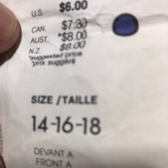 Vintage Vogue basic designs pattern 1569- 14.16.18- dress pattern -cut all there - Picture 6 of 9